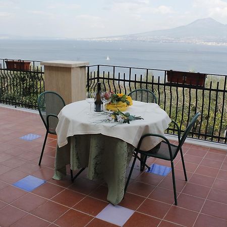 Отель Ancelle Sorrento - Casa D'Accoglienza Кастелламмаре-ди-Стабия Экстерьер фото