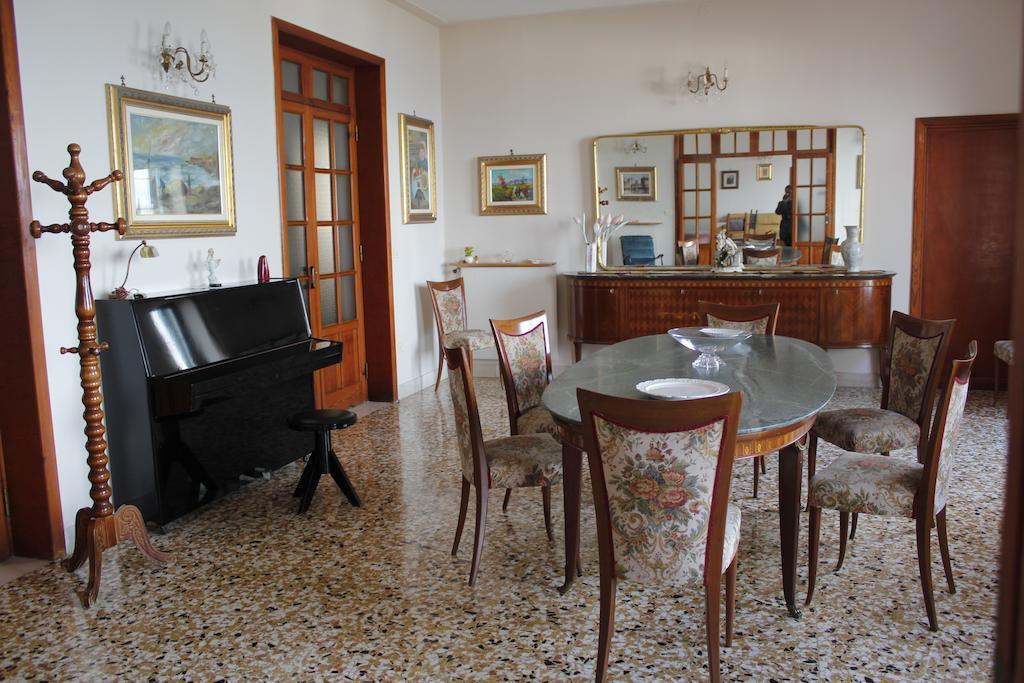 Отель Ancelle Sorrento - Casa D'Accoglienza Кастелламмаре-ди-Стабия Экстерьер фото