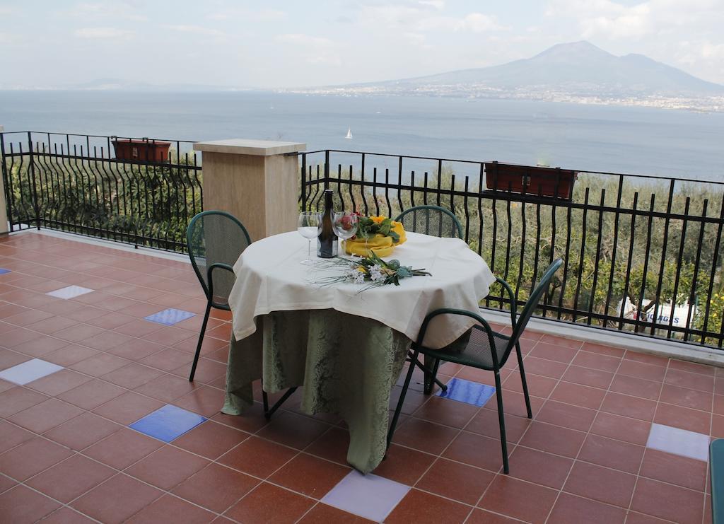 Отель Ancelle Sorrento - Casa D'Accoglienza Кастелламмаре-ди-Стабия Экстерьер фото