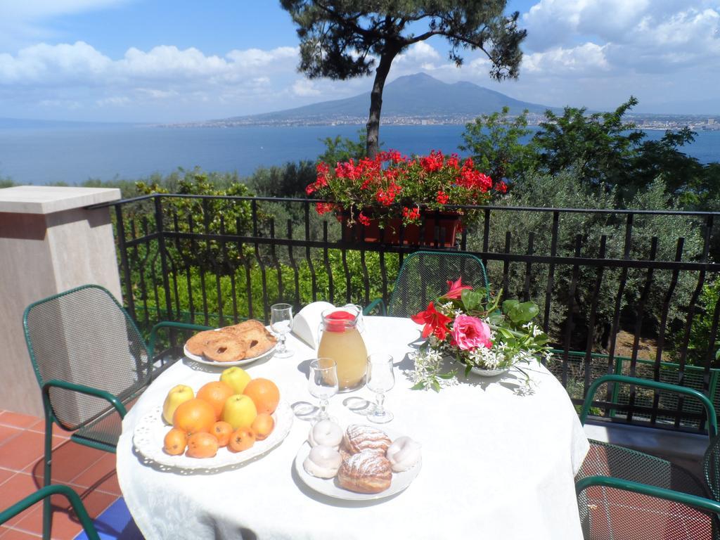 Отель Ancelle Sorrento - Casa D'Accoglienza Кастелламмаре-ди-Стабия Экстерьер фото