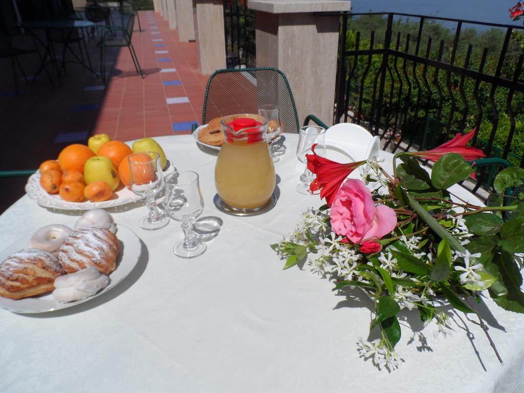 Отель Ancelle Sorrento - Casa D'Accoglienza Кастелламмаре-ди-Стабия Экстерьер фото